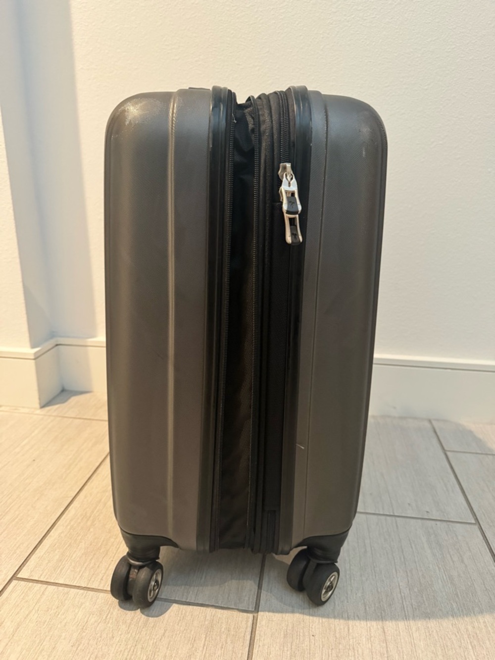 Ricardo Hardside Spinner Luggage - Metallic Gray - Picture 6 of 7